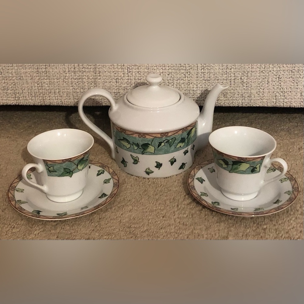 Sakura Ultra Porcelain Teapot and Two Cups and Saucers- Roman Ivy Design 1996